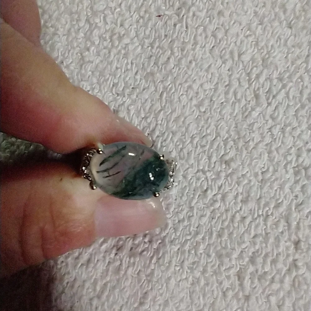 Silvertone stone ring with inclusions 7